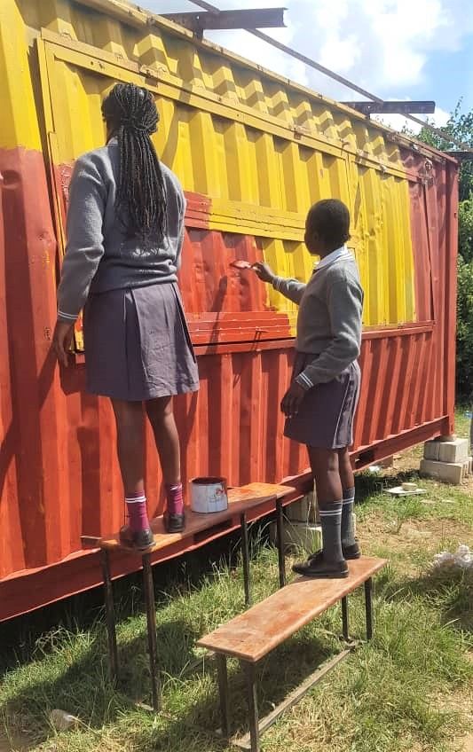 girls-painting-container